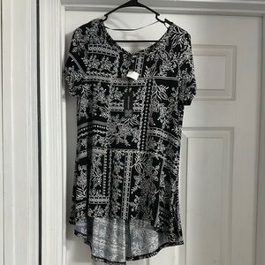New Cable & Guage Black and White Floral Women's Top Size Large